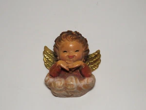 Colgante de pared de madera Anri Cherub Angel Ferrandiz 2,25" - alas doradas y vestido - Imagen 1 de 5