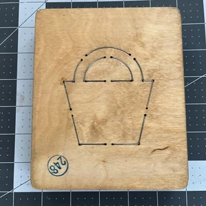 AccuCut 4 7/8"x5 7/8" Holz Stanze Geldbörse #3 * nicht mehr produziert - Bild 1 von 3