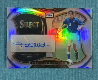 Paolo Maldini 2024-25 Panini Select FIFA Pitchside Signatures Auto Silver Prizm Foto 1 de 2