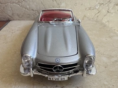 Modellino Mercedes Benz 300 SL Roadster 1957 - BBurago Dealer Edition Scale 1:18 - Immagine 1 di 4