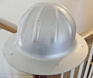 Cappello rigido vintage B.F. McDonald Co. alluminio Los Angeles CA anni 40 - 50 usato in ottime condizioni - Foto 1 di 10