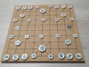 Janggi Board Janggi Piece Set Gioco da Tavolo Back Go Board Coreano Tradizionale - Foto 1 di 10