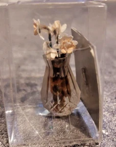 EN CAJA - JARRÓN Owlcat miniaturas y flores rosa/blanco - Imagen 1 de 3