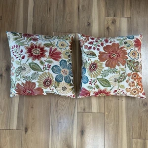 2er Set Dekokissen Blumen bestickt Blumen bunt 18”x19” - Bild 1 von 8