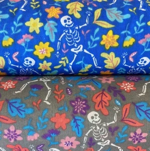 Telas de polialgodón para niños - Huesos y flores - Elección de color - 45"/115 cm - Imagen 1 de 7