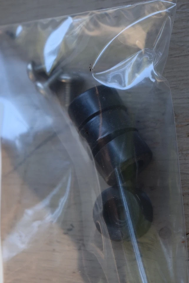 Juego de 4 reposapiés para exprimidores Norwalk con tornillos Foto 1 de 1