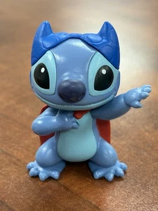 Lilo & Stitch Superheld Kostüm Disney PVC Figur Just Play Vinyl Spielzeug Film Cape - Bild 1 von 2