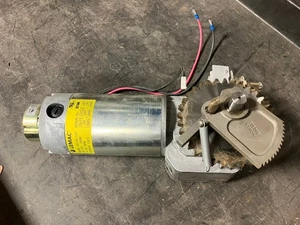 ACORN SUPERGLIDE 120/30 T700 HD TREPPENLIFTMOTOR MIT GETRIEBE LEMAC 65189-407 - Bild 1 von 3