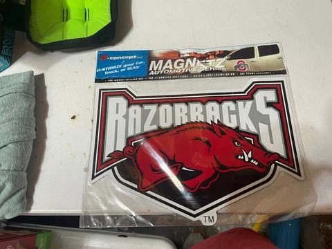 ARKANSAS RAZORBACKS LARGE CAR MAGNET Cover