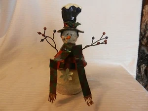Skurriler mehrfarbiger Schneemann aus Metall mit Schal und Mütze 10" groß - Bild 1 von 1
