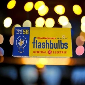 Vtg Box of 12 GE General Electric 5B Rhenium Flashbulbs Camera NOS Graffic - Picture 1 of 20