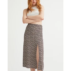 NWT H&M Women’s Animal Print Viscose Midi Split Skirt. Size 4 - Picture 1 of 13