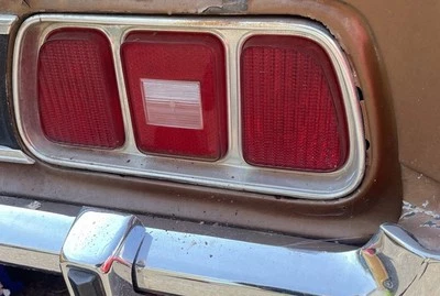 Lanterna traseira de passageiro direita 1971 1972 1973 Ford Mustang conversível fabricante de equipamento original - Imagem 1 de 4