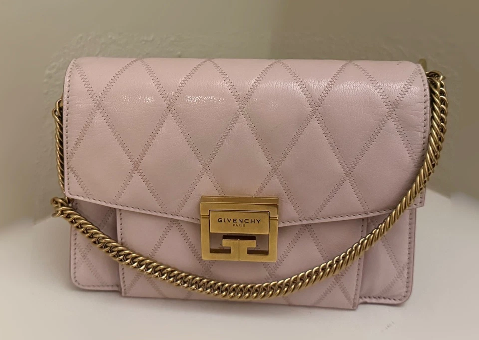 Bolso Bandolera Givenchy GV3 Pequeño Acolchado, Piel de Cabra, Cuero, Rosa Pálido Foto 1 de 4