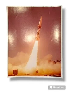 Military Militia Rocket Photo Aerospace Color Glossy 11" X 14" Space Picture - Imagen 1 de 7