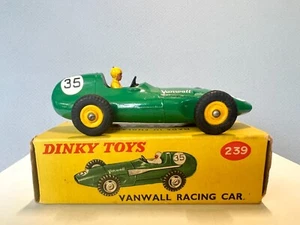 Dinky Toys ENGLAND #239 VANWALL RACING CAR - Picture 1 of 10