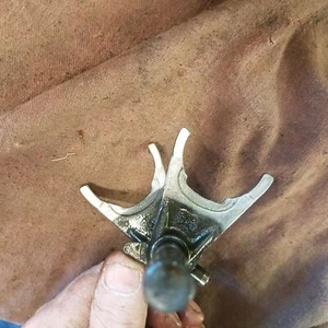 13140-1062 1981 Kawasaki KZ-550 550C LTD KZ550 -- transmission shift forks - Picture 1 of 2