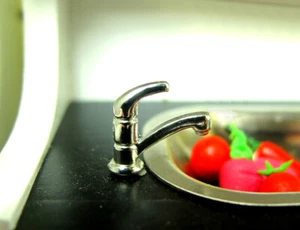 Grifo de agua de aleación miniatura para casa de muñecas 1:12 decoración de adornos para baño y hogar - Imagen 1 de 10