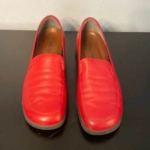 Naturalizer Women’s red slip on shoes size 7.5N - Picture 1 of 8