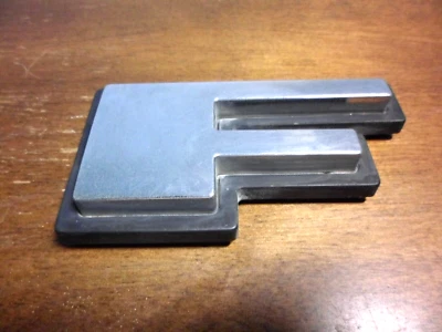 Ford Ranger 1982 1983 1984 1985 1986 1987 - puerta trasera letra emblema F Foto 1 de 4