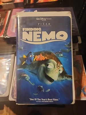 Disney Pixar Finding Nemo 2003 Clamshell VHS Tape Tested - Imagem 1 de 3