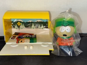 2025 Comedy Central South Park Kyle SMOLS 3" Vinyl Figur mit Bus Display - Bild 1 von 2