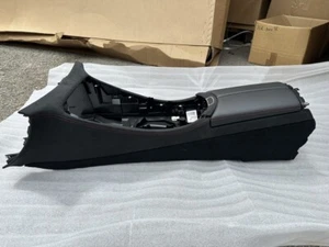 Mercedes AMG GT 290 Mittelkonsole Nappa Leder schwarz Alcantara rote Naht - Bild 1 von 10