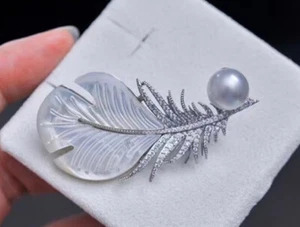 Natural 9-10mm Gray Freshwater Pearl Crystal Plumage Brooches 18KGP For Women - Picture 1 of 5