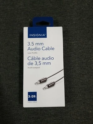 Insignia 3ft / 0.9m Low-Profile 3.5mm Audio Cable Foto 1 de 3