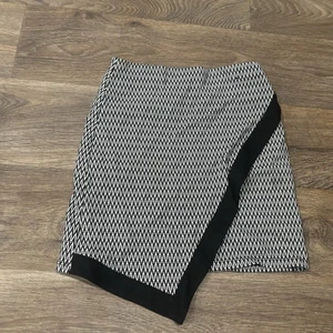 Atmosphere Women’s Mini Skirt Size 4 Black & White Casual Night Out - Picture 1 of 6