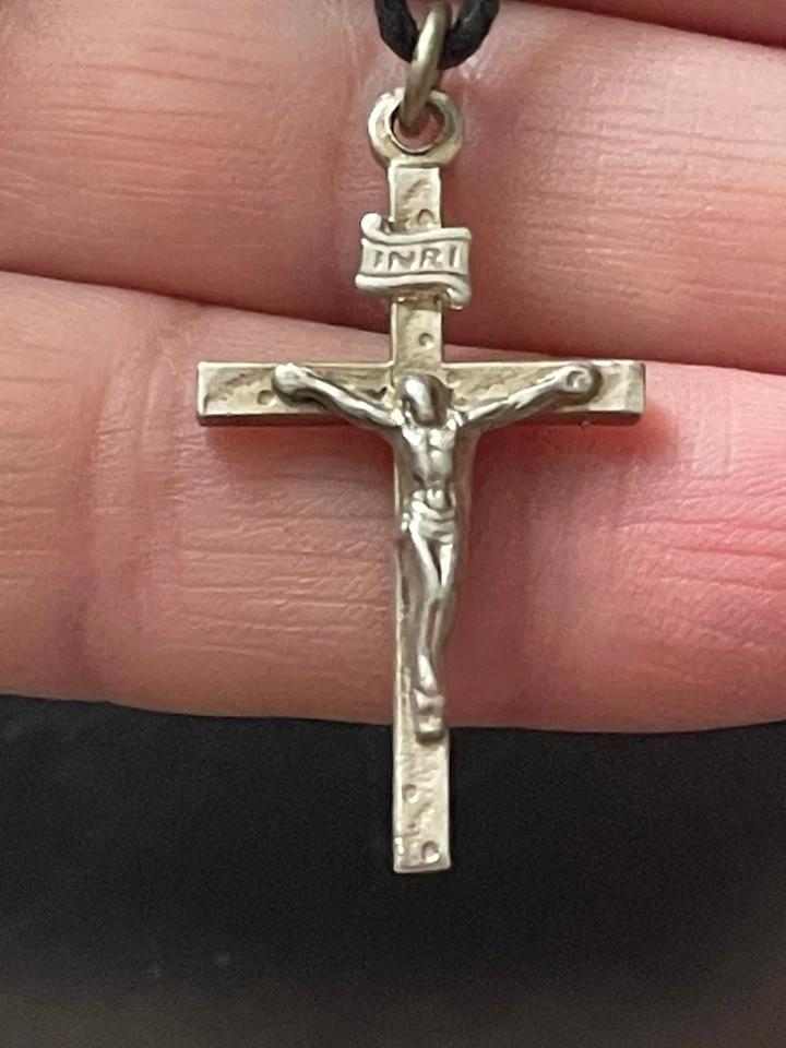 Colgante Cruz INRI Crucifijo Jesús Plata de Ley 925 Foto 1 de 4