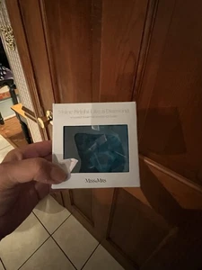 Miss to Mrs Diamond Shaped Reusable Blue Ice Cubes (30) Shine Bright New in Box! - Picture 1 of 2