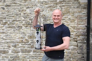 Simon King Medusa Defender Feeder - Futterautomat nicht enthalten - Bild 1 von 4