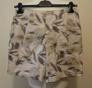 Armani Collezioni Women's Pleated Bermuda Shorts Beige Ita 40 uk 8 - Picture 1 of 7