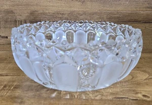 Ciotola vintage taglio cristallo pannelli laterali smerigliati bordo dente seghettato e fondo a scoppio - Foto 1 di 11