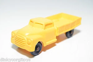 TOMTE LAERDAL VINYL 7 CHEVROLET? MOTOR LORRY TRUCK YELLOW EXCELLENT CONDITION - Picture 1 of 7
