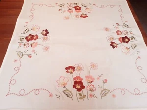  85*85cm Square Spiral Embroidered Asstd FlowersPink/Rust on Ivory Base T/cloth - Bild 1 von 4