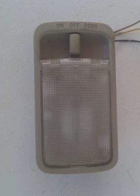 Nissan Versa 2007-2010 carga mapa superior domo luz con conector Foto 1 de 2