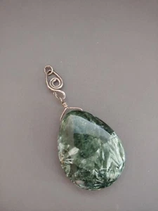 Ciondolo vintage verde serafinite argento sterling filo avvolto artigianale fatto a mano - Foto 1 di 4