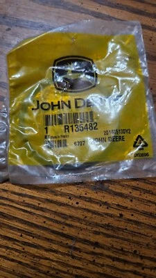 John Deere Adapter Fitting R135482 - Image 1 of 2