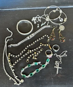 Mixed Lot Vintage Jewelry Necklaces Bracelets Earrings Rings Rhinestones 20 Pc. - Picture 1 of 7