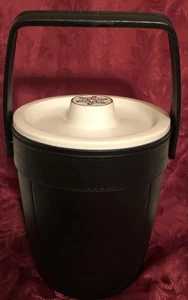 Vintage Rubbermaid Ice Bucket With Lid And Handle Black Textured Snowflake #2260 - Picture 1 of 4