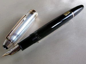 Montblanc Solitaire Doue 146 Le Grand Fountain Pen 18K M Nib Sterling Silver Cap - Picture 1 of 12