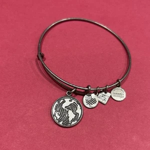 ALEX AND ANI SILVER TONE FINGERPRINT ON THE WORLD BRACELET - JL95 - Picture 1 of 3