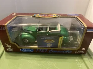 Road Legends 1:18 Ford 1937 Convertible Green Diecast In Box - Picture 1 of 12