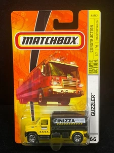 MATCHBOX MOC SEALED 2009 DIARAMA #66 GUZZLER TANKER TRUCK YELLOW CREASED CARD - Bild 1 von 5