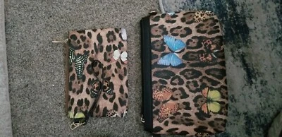 BOLSO Y BOLSO DE MANO ESTAMPADO DE LEOPARDO Y MARIPOSA  Foto 1 de 4