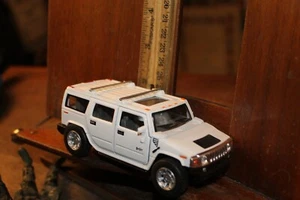 Die Cast Hummer 2 H2 2008 CUV Friction Drive Pullback Toy Approx 1/43 White - Picture 1 of 4