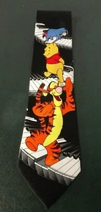 Corbata para piano de colección Winnie the Pooh, Tigger & Eeyore/blanco y negro 100 % poliéster - Imagen 1 de 12
