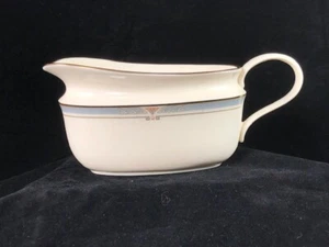 Mint Lenox Monterey Metropolitan Collection Footed Gravy Boat - Picture 1 of 4